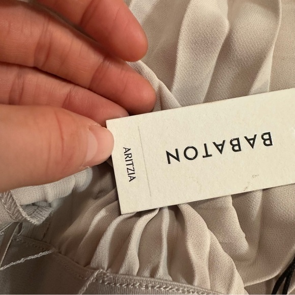 Aritzia Babaton Document Pleated Skirt
Mate satin pleated mini skirt - Picture 5 of 6